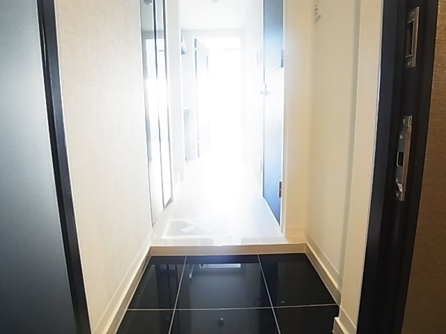 レアライズ綾瀬 玄関