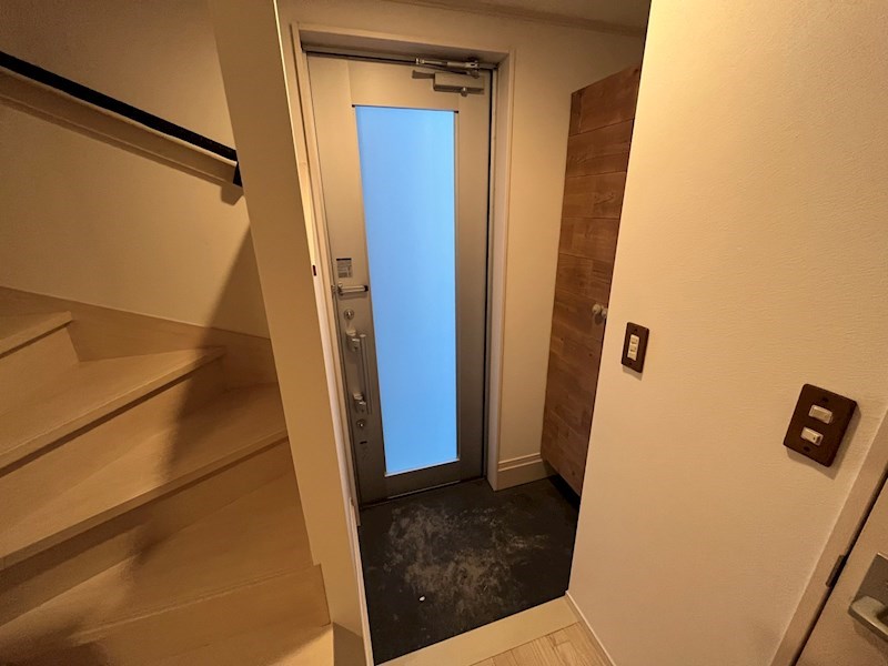 日ノ出町戸建 玄関