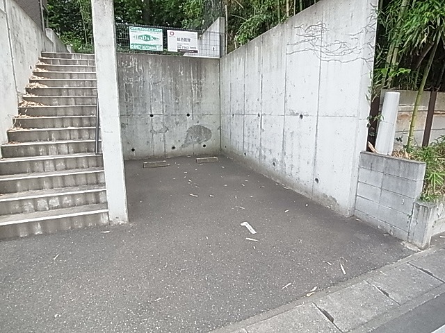 エミネンス（東中新宿） 駐車場