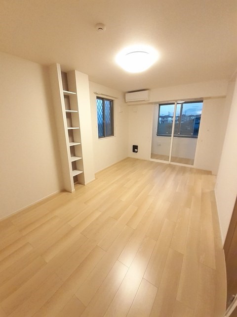 グレイシャス リビング