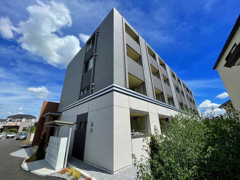 エレガントカーサⅢ 外観写真