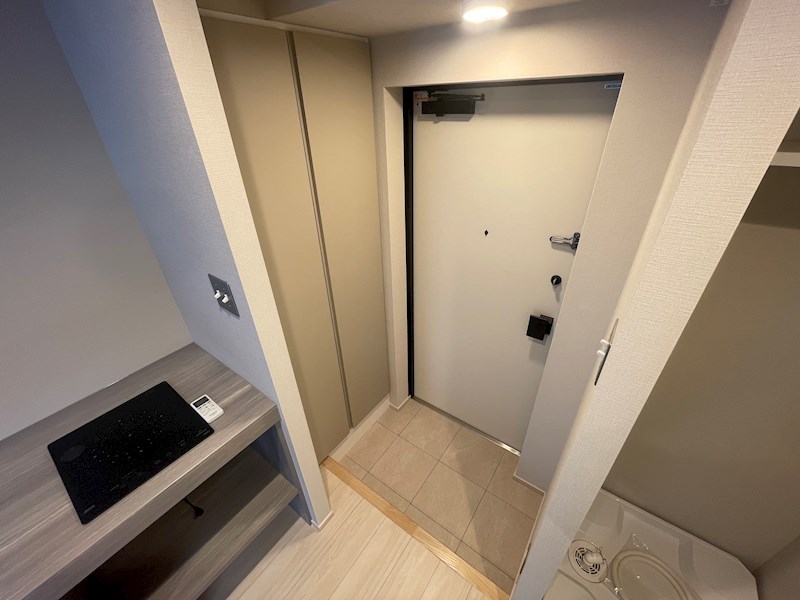 ART APARTMENT IN Ootaka-no-Mori 玄関