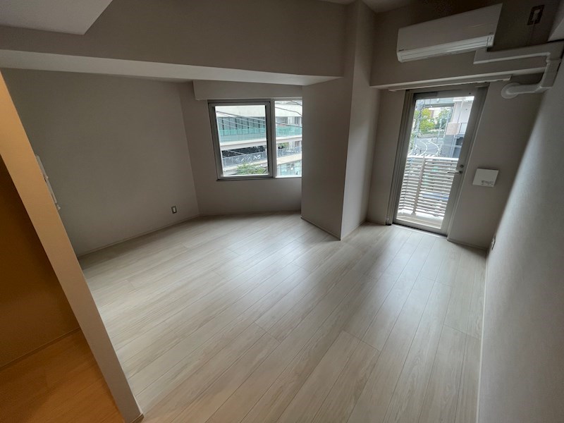 ART APARTMENT IN Ootaka-no-Mori リビング