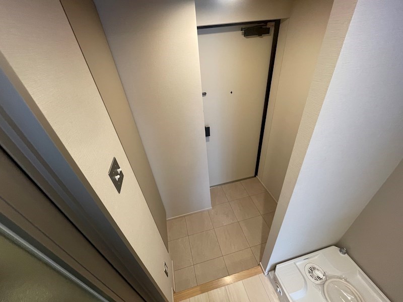 ART APARTMENT IN Ootaka-no-Mori 玄関