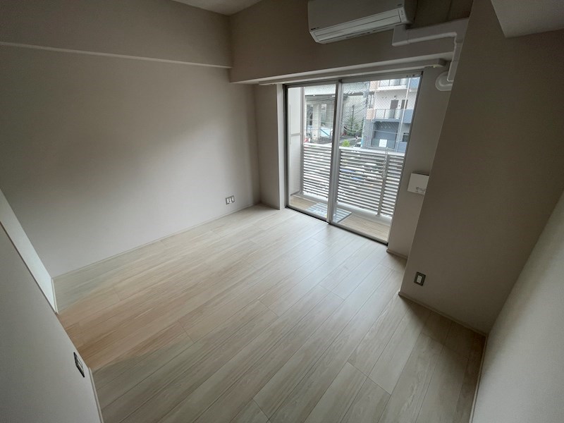 ART APARTMENT IN Ootaka-no-Mori リビング