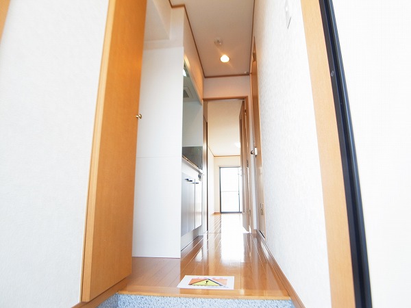 アムール右京 玄関