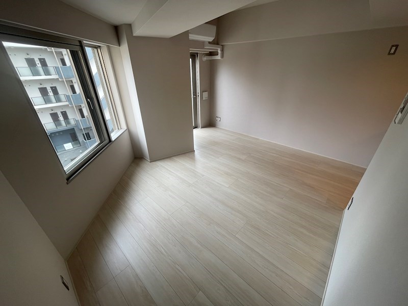 ART APARTMENT IN Ootaka-no-Mori リビング