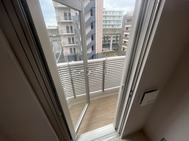 ART APARTMENT IN Ootaka-no-Mori ベランダ