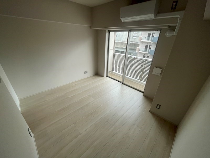 ART APARTMENT IN Ootaka-no-Mori リビング