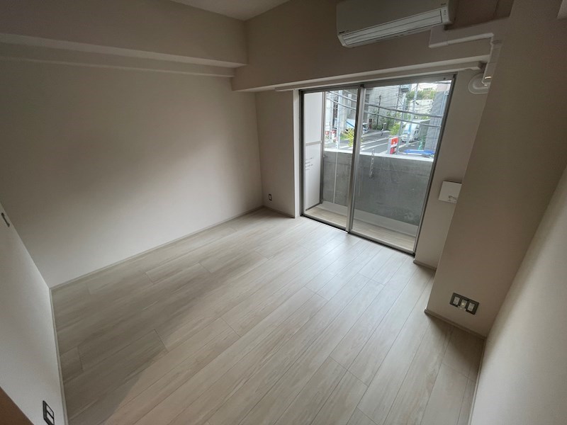 ART APARTMENT IN Ootaka-no-Mori リビング