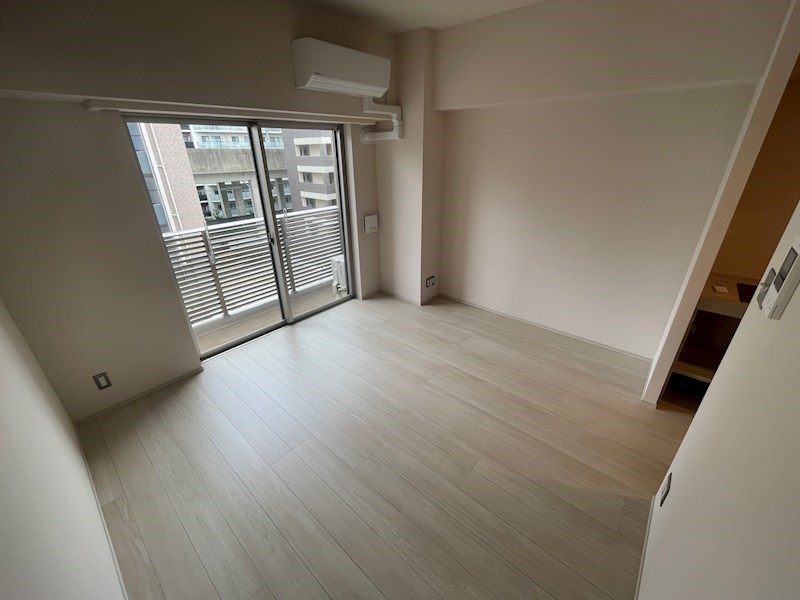 ART APARTMENT IN Ootaka-no-Mori リビング