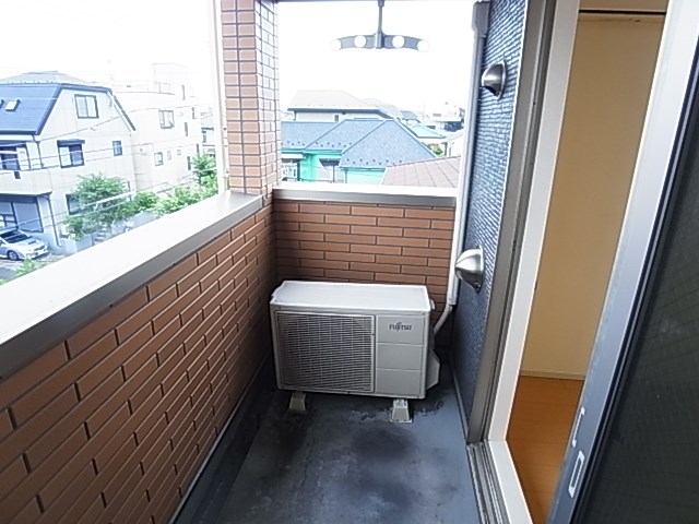 ゼルコバガーネット３ ベランダ