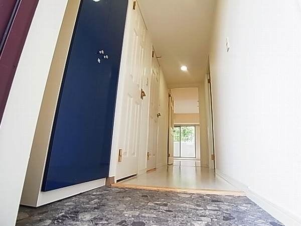 アベニール 玄関