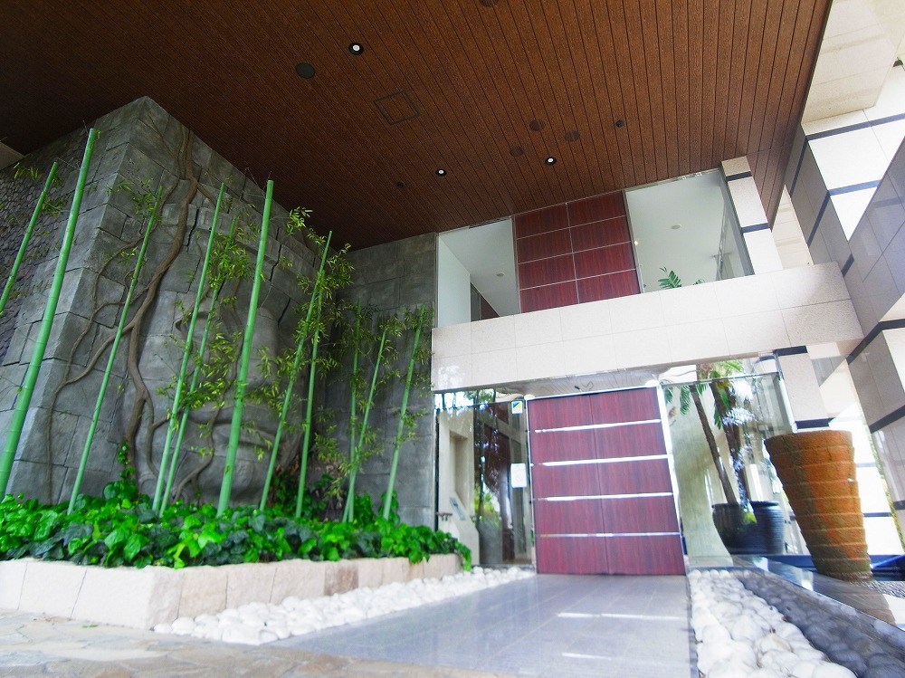 ロイヤルパークス新田 エントランス