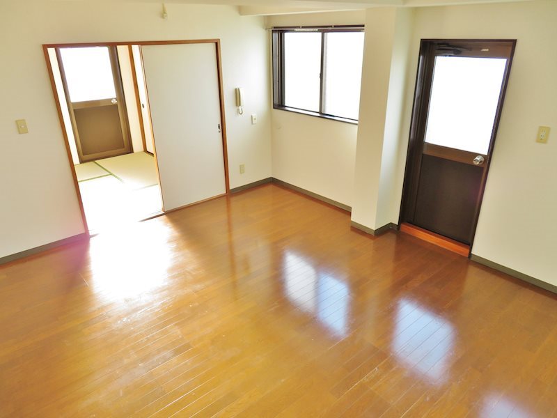 八田ビル リビング