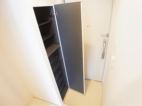 リブリ・ＯＮＯ 玄関