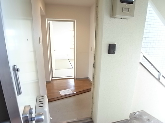 ガーデンヒルズ 玄関