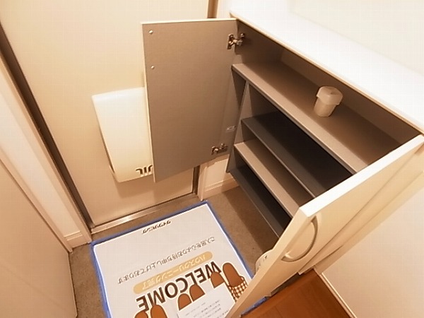 プロシード青葉台A 玄関