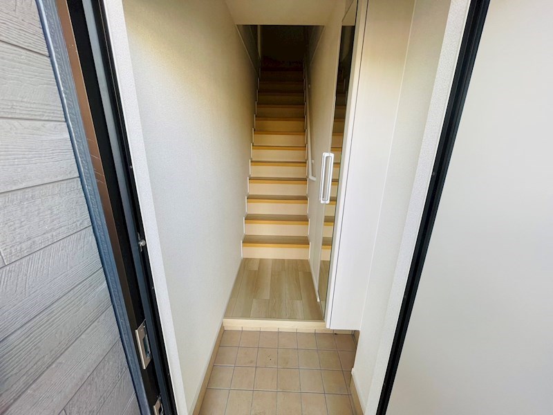 花水木の里B 玄関