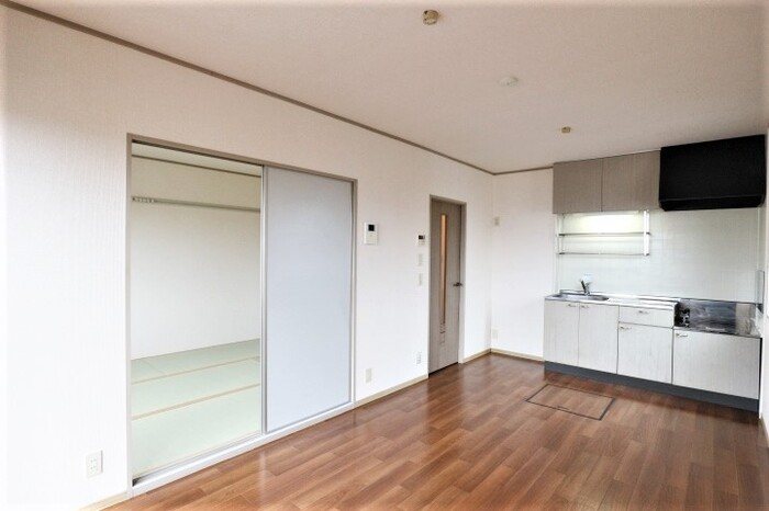 ロイヤルガーデン・サウスA リビング