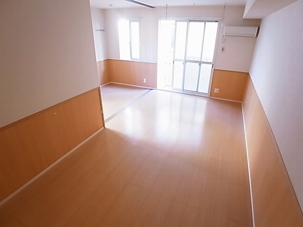 ロイヤルサントビー リビング