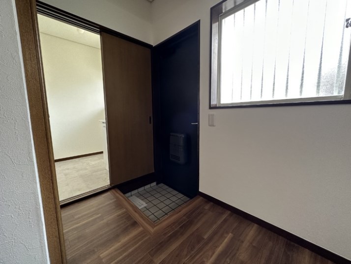 秋本コーポ 玄関