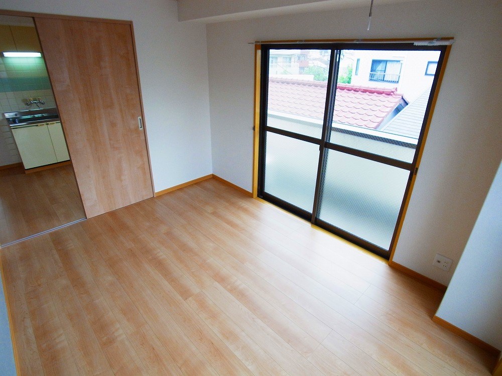 竹ノ塚保木間二丁目ビル リビング