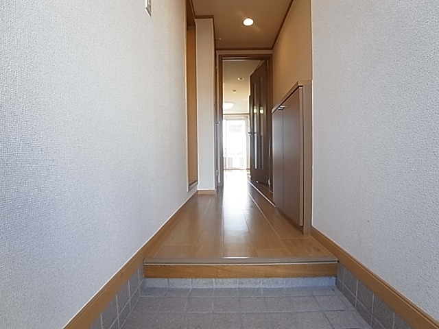 サンヴィレッヂ伍番館  玄関