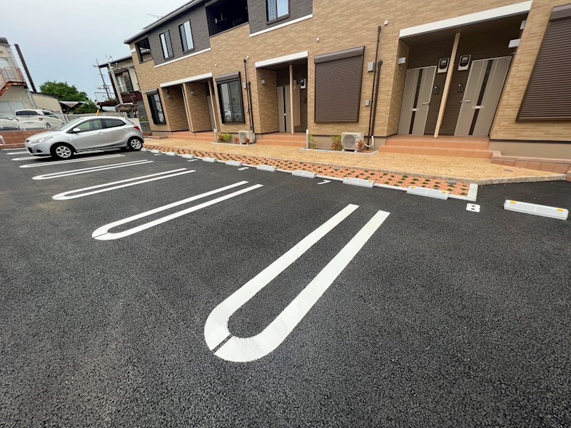 グランソレイユⅡ 駐車場