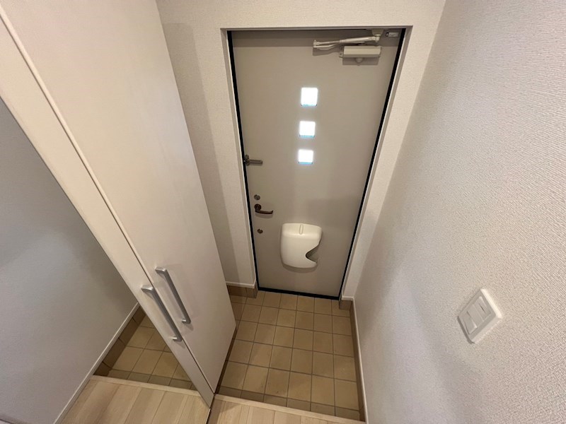 ロジュマン弐番館 玄関