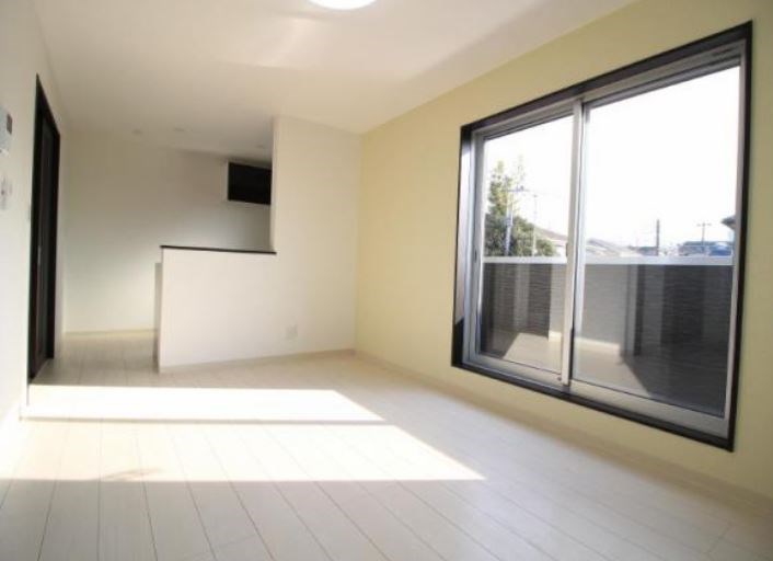 ブラックサンモール秋山 リビング