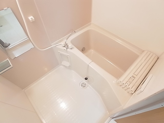 ララ・フォレスト 風呂画像