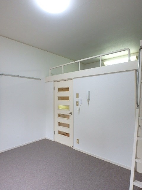 ジュネパレス塚本 ベッドルーム