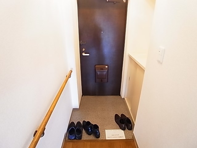 コーポホワイトシティ３番館 玄関