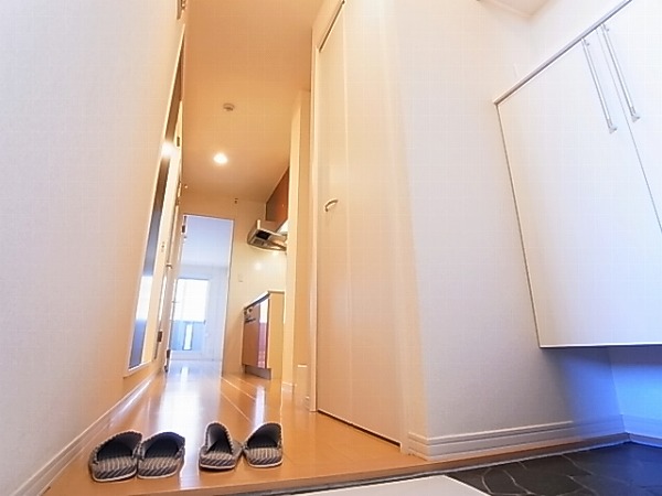 ラフィネおおたかの森  玄関