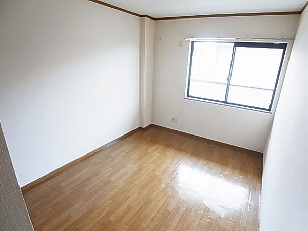 サンライズ西原 ベッドルーム