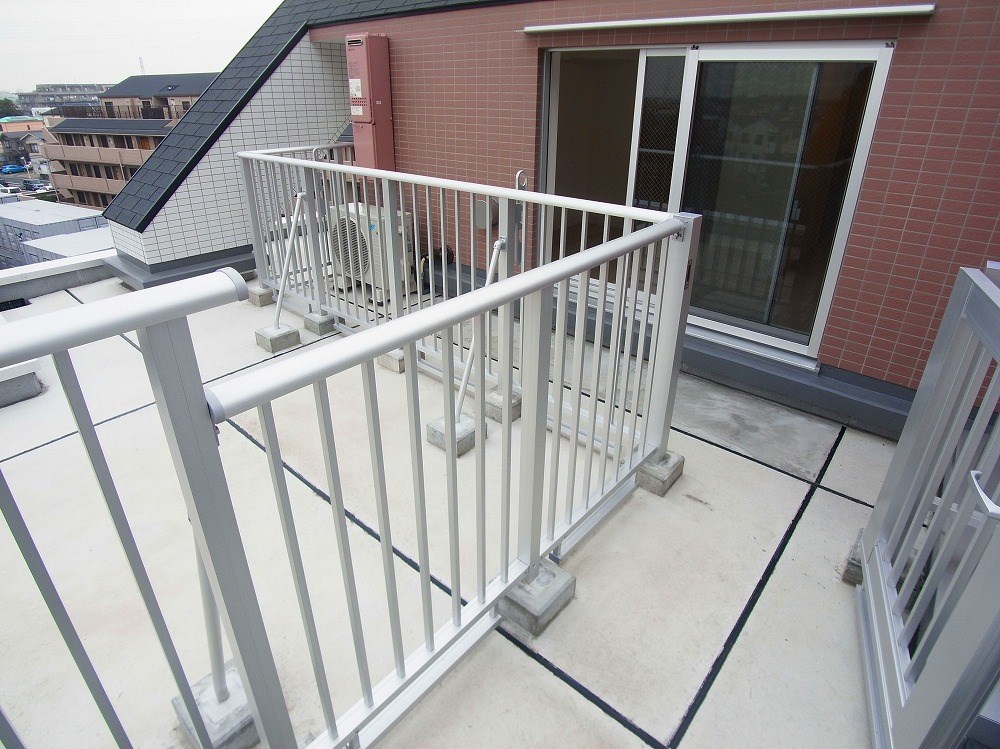 ミルーナヒルズ西新井大師ＷＥＳＴ ベランダ