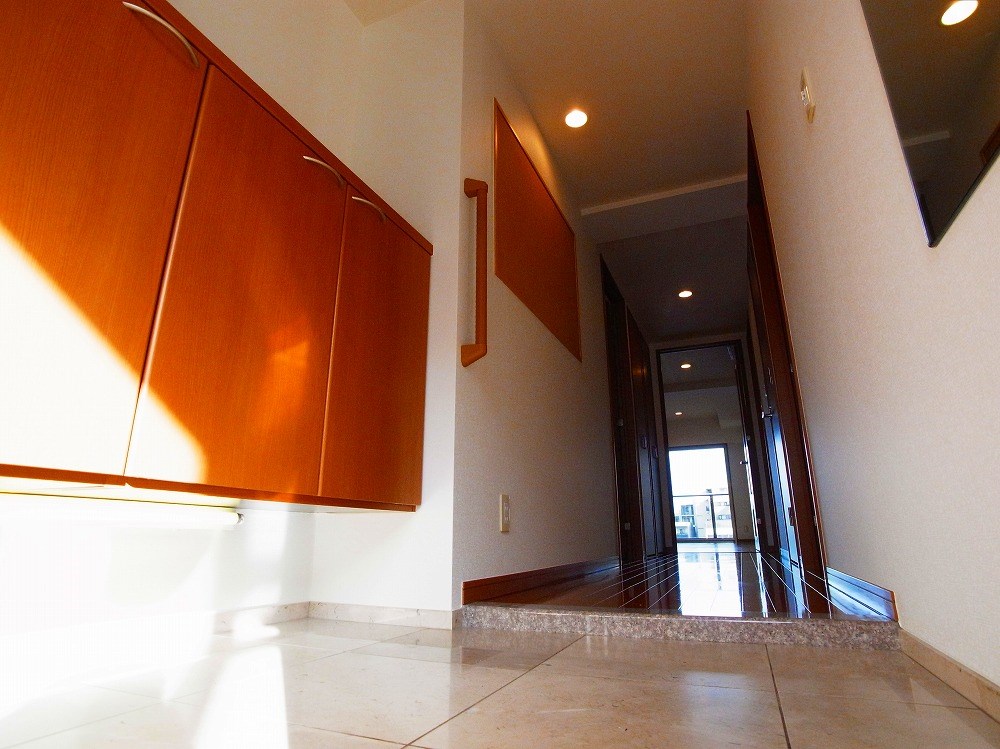 ロイヤルパークス西新井 玄関