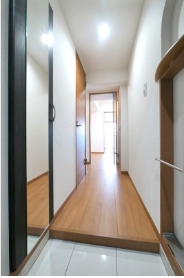 ペアパレス六町1号館 玄関