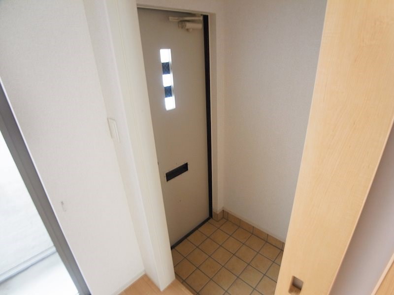 イーストヒルⅥ 玄関