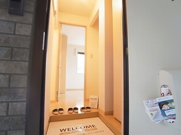 メゾン・ド・エヴァ 玄関