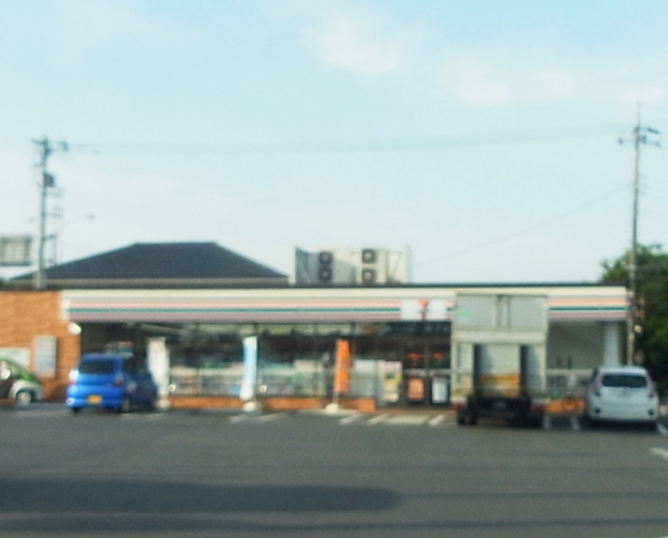 グランソレイユ コンビニ