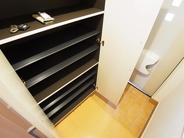 ルシェリアB 玄関