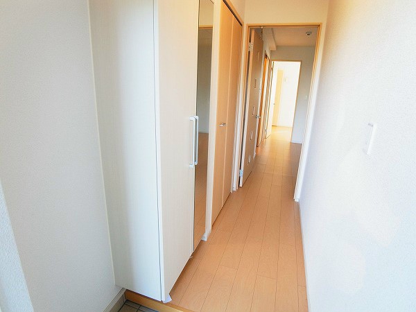 Shining Court 玄関