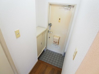 ブルーム弐番館 玄関