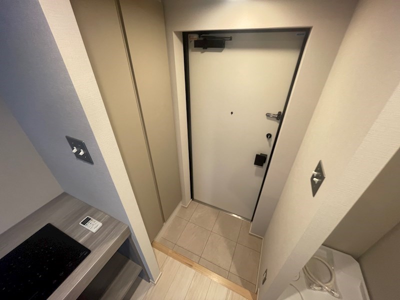 ART APARTMENT IN Ootaka-no-Mori 玄関