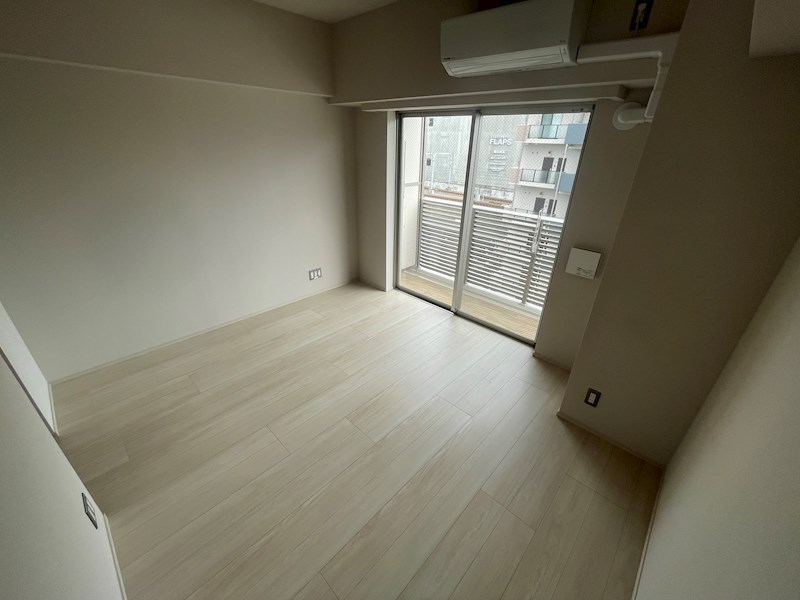 ART APARTMENT IN Ootaka-no-Mori リビング
