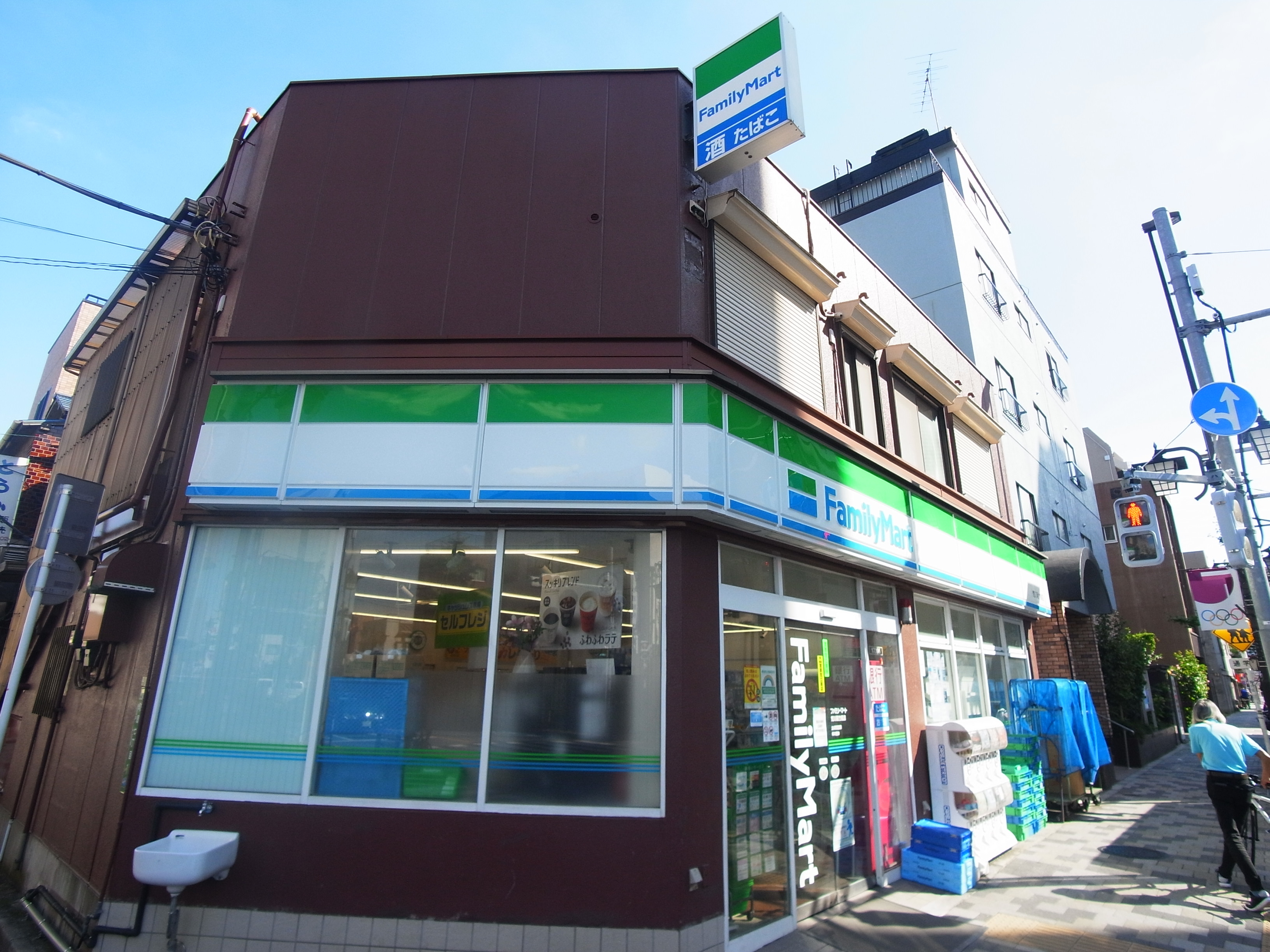 アヴァンス千住緑町 コンビニ