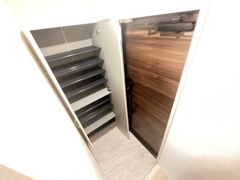 アヴァンス青井 玄関