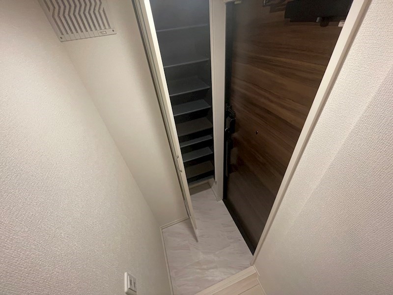 アヴァンス青井 玄関